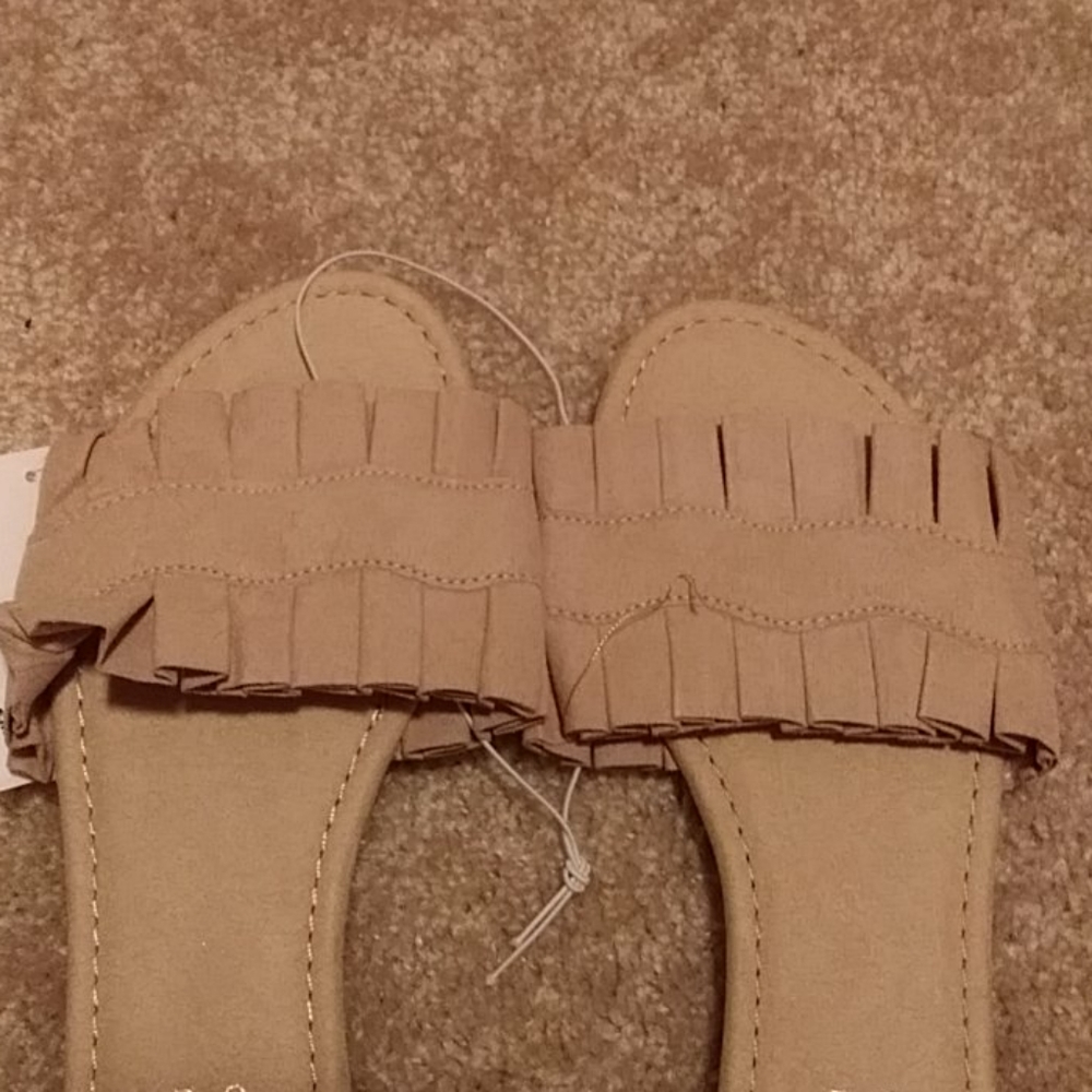 Shoe - Picture 2 of 8